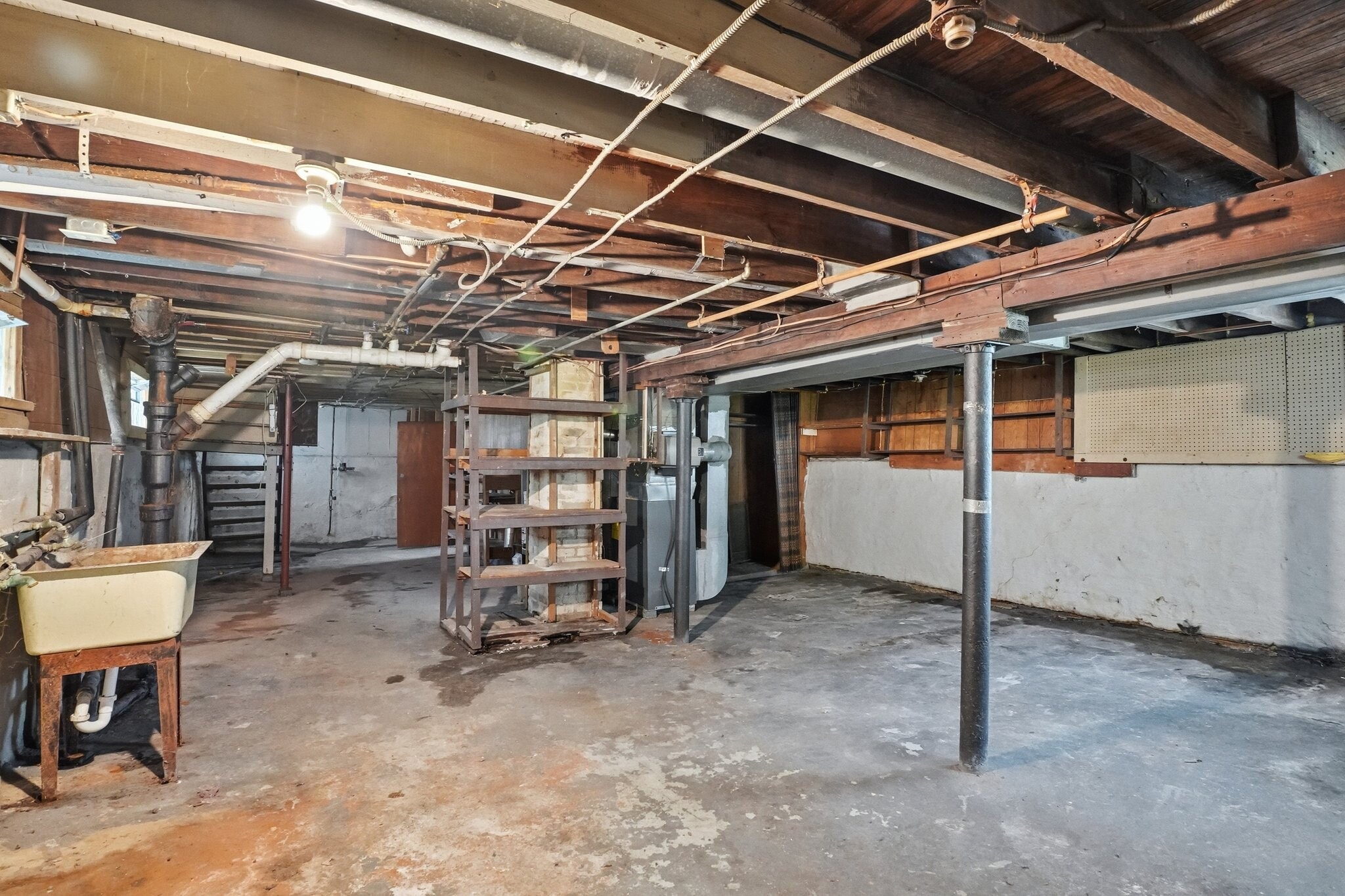 Building Photo - 107 Ullman St