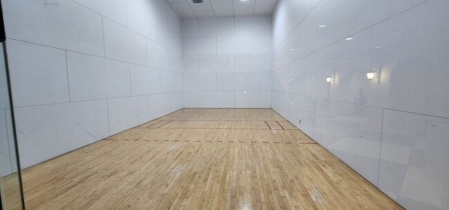 Building Photo - Fully furnished-full Sphere view