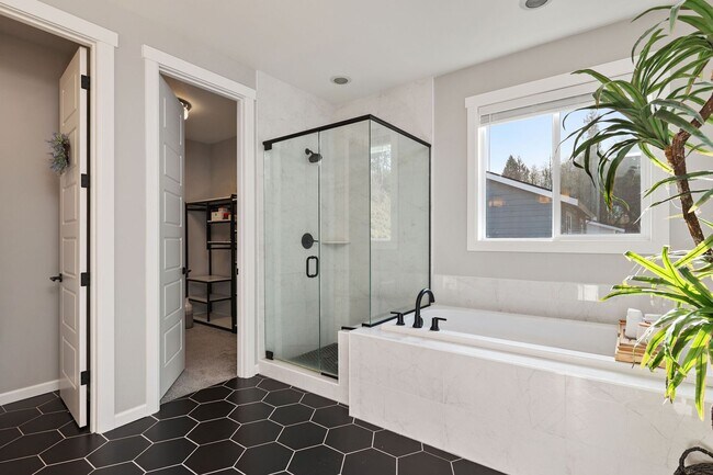 Building Photo - Newly Remodeled 4bed/2.5bath Home in Gig Harbor!