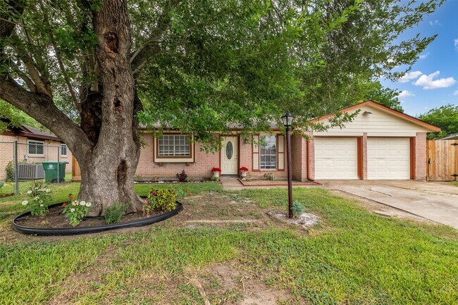 Building Photo - 12110 Panay Dr
