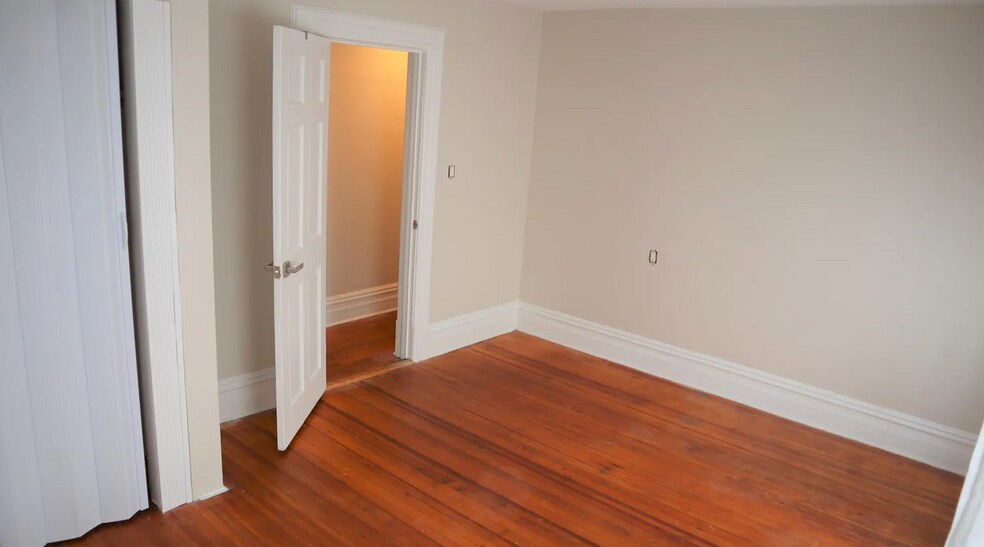 Building Photo - 1250 Woodfield Rd