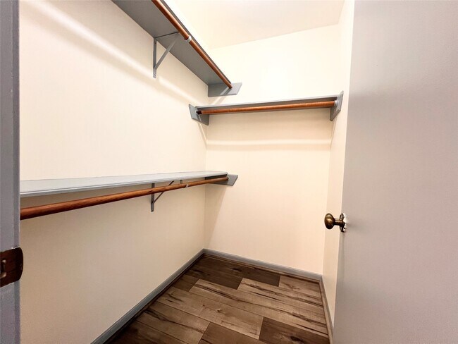 Building Photo - 727 Bunker Hill Rd