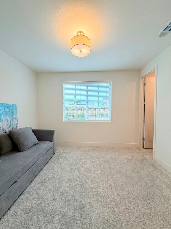 Building Photo - 6734 Ishan St