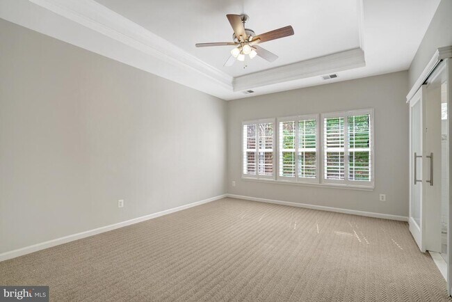 Building Photo - 6927 Rolling Creek Way