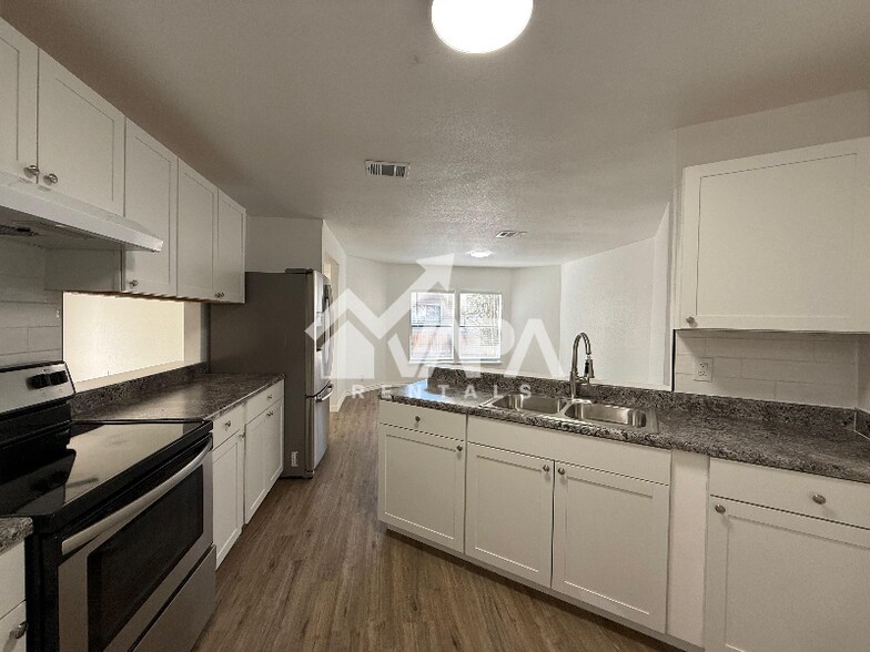 Building Photo - 10362 Tippecanoe