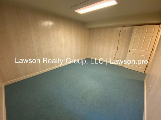 Building Photo - Spacious Hollins Four Bedroom w/ Finished Basement