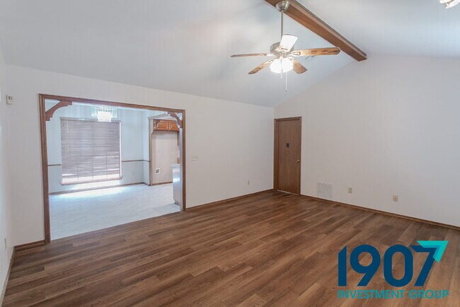 Building Photo - Three-Bedroom Home in Moore Schools