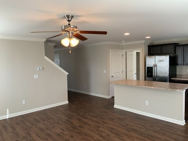 Building Photo - Chelsea Reserve  4 BR / 2.5 Ba / 2 family Room / 2 stories