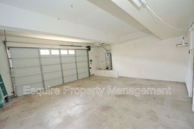 Building Photo - 2861 Golf Villa Way