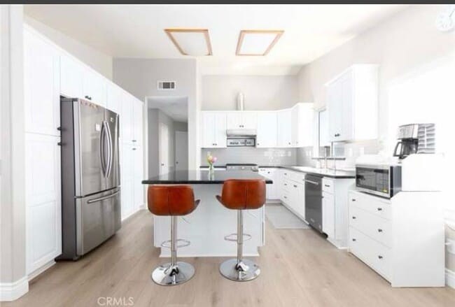 Building Photo - 43345 Via Sabino