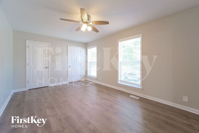 Building Photo - 308 Eisenhower Dr
