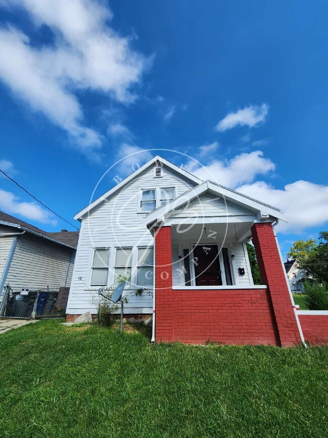 Primary Photo - Large 3 bed with over 1600 sq. ft!