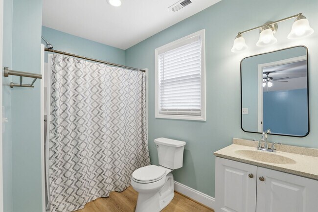 Building Photo - Beautiful Home With Large Yard In Fountain Inn