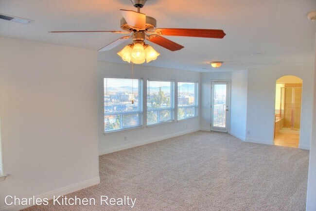 Building Photo - 4 br, 4.5 bath House - 1361 Thompson Street