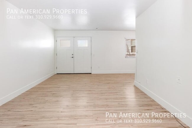 Building Photo - 5136 E Livingston Dr