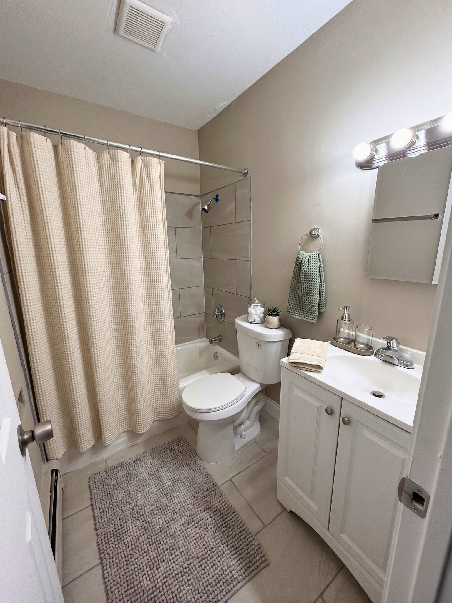 Building Photo - 779 Anderson Ave