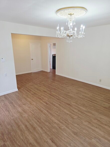 Building Photo - 449 W Harvard St