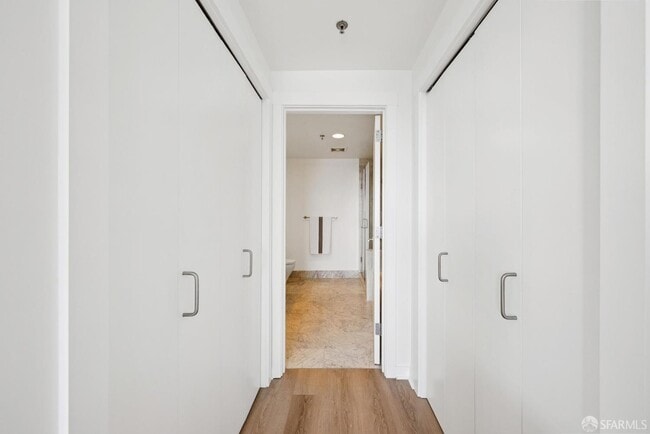 Building Photo - 501 Beale St