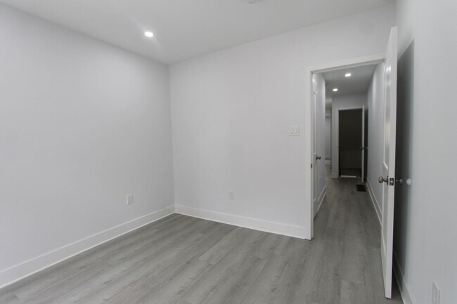 Building Photo - 103 E Coulter St