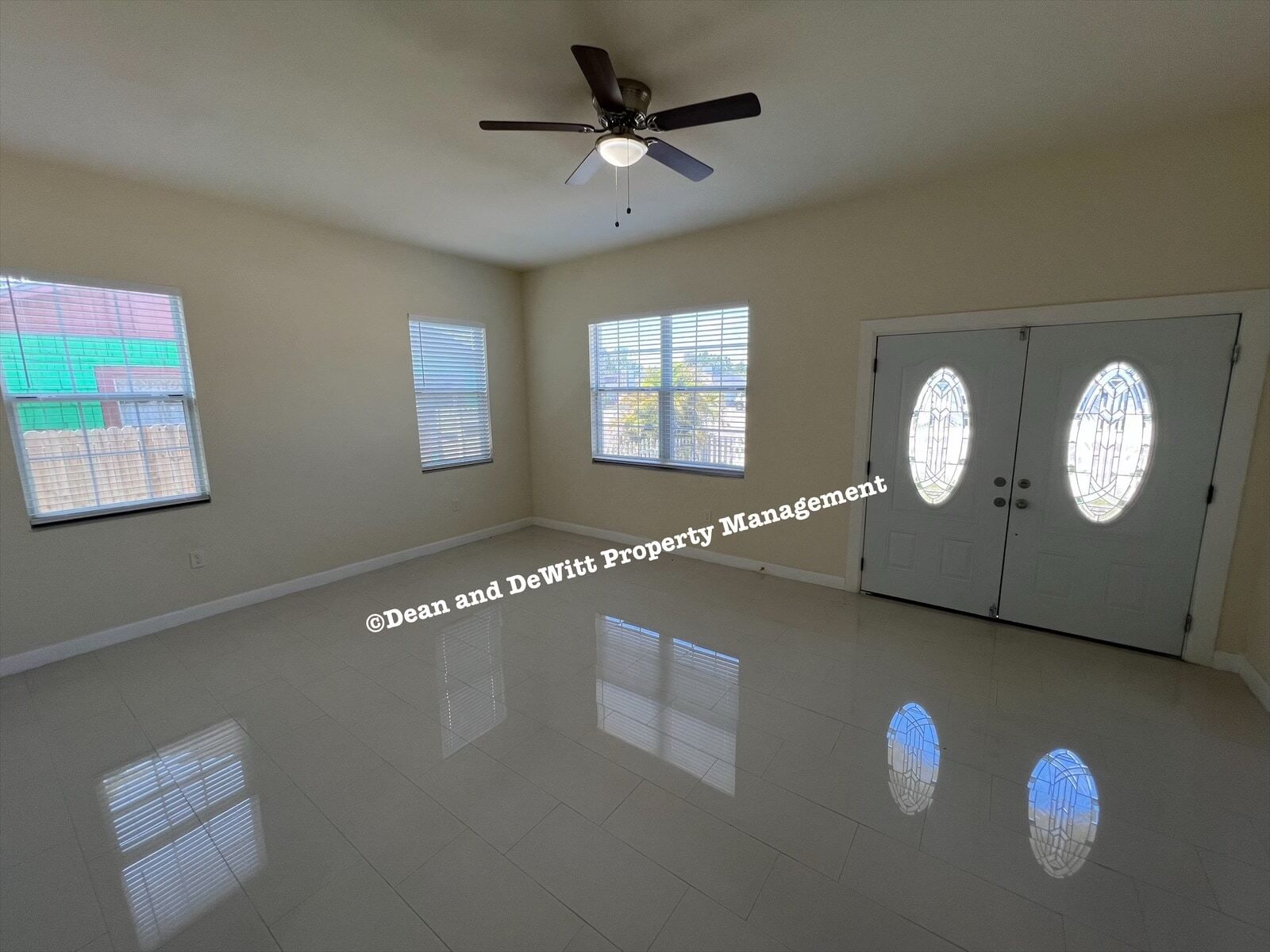 Building Photo - 4 Bed/2 Bath