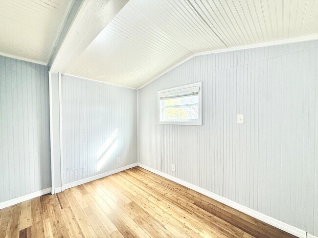 Building Photo - 713 Smith St