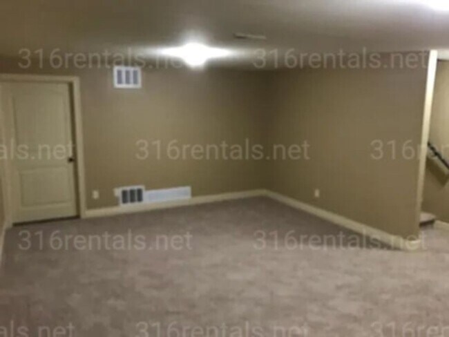 Building Photo - 8462 Granite Ct