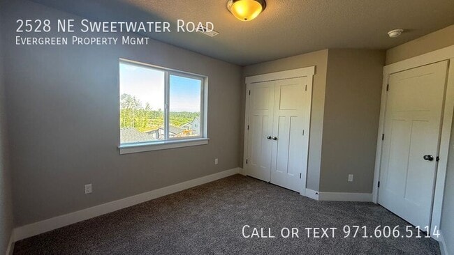 Building Photo - 2528 NE Sweetwater Rd