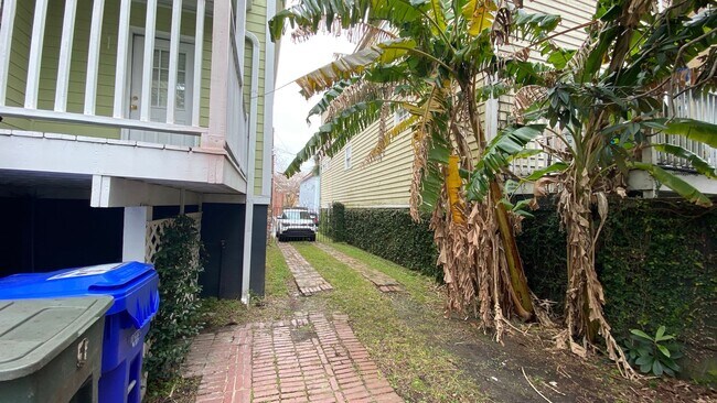 Building Photo - 3 Bedroom 2.5 Bath House in Radcliffeborough - Downtown Charleston
