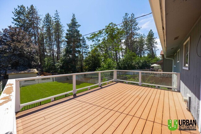 Building Photo - 4 bedroom 2 bath room house for rent in So...