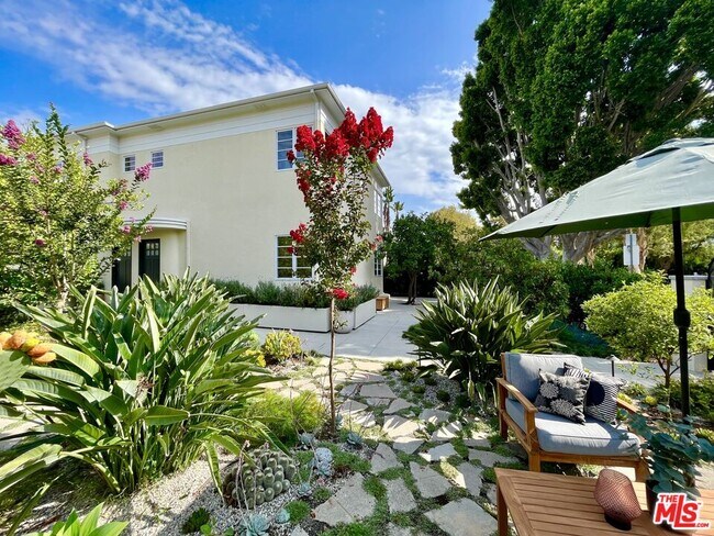 Building Photo - 466 N Harper Ave