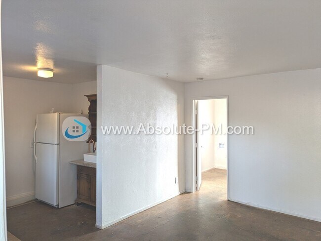 Building Photo - Cozy 1 Bedroom Studio in the Orangevale Ag...