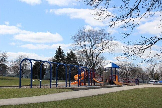 Building Photo - 220 S Roselle Rd