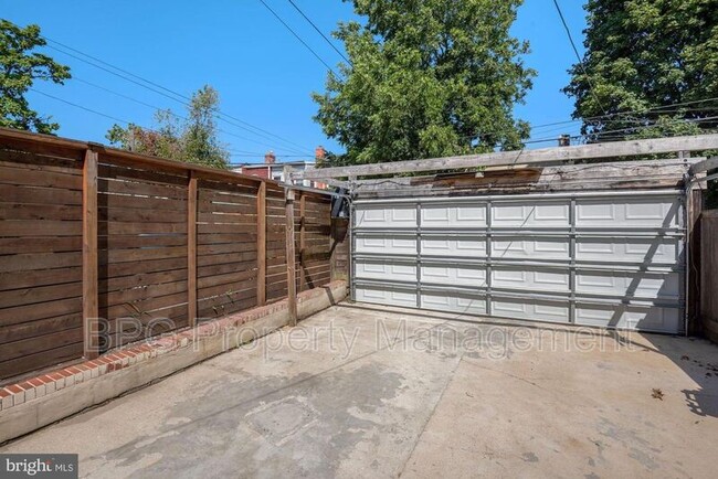 Building Photo - 431 Manor Pl NW