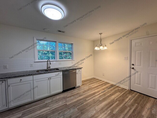 Building Photo - 612 Essington Pl