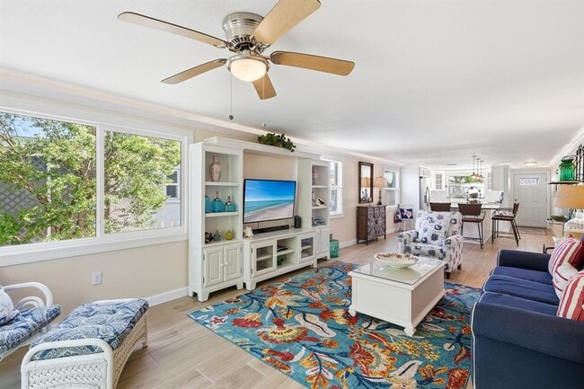 Building Photo - 573 Spanish Dr N