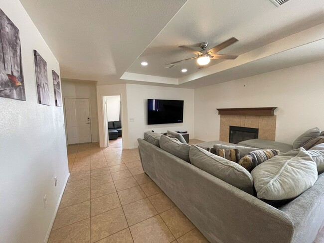 Building Photo - Large 4 Bedroom 2 bath Home in Chocolate Drop Neighborhood