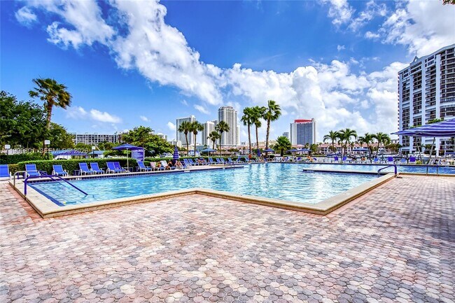 Building Photo - 600 Three Islands Boulevard