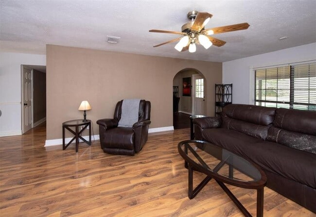 Building Photo - 17618 Autumn Trails Ln