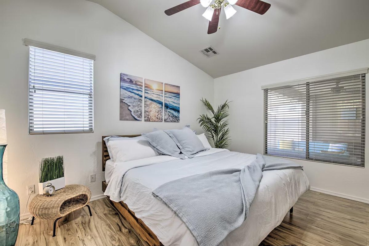 Building Photo - 1021 S 167th Ln