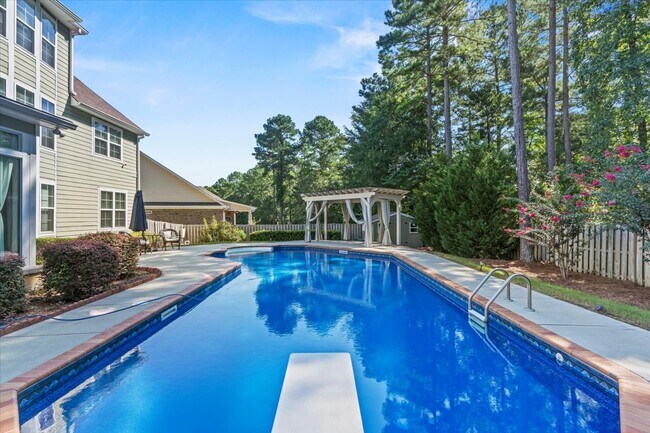 Building Photo - 839 Leyland Ln