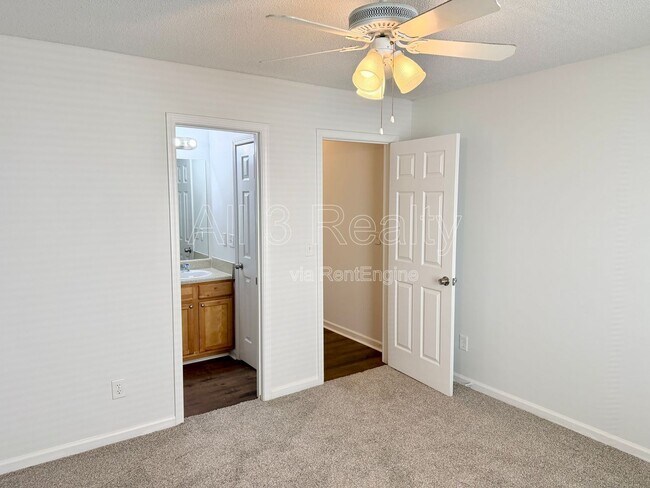 Building Photo - 231 Baywood Crossing