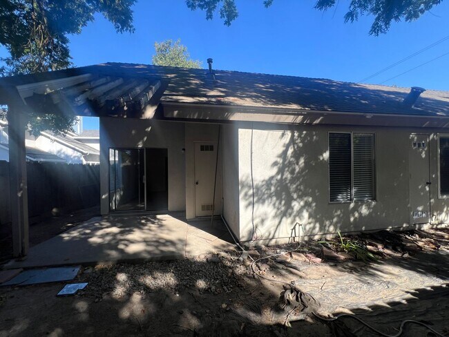 Building Photo - Floyd Ave - Duplex