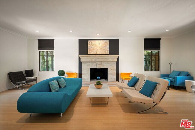 Building Photo - 1323 Club View Dr