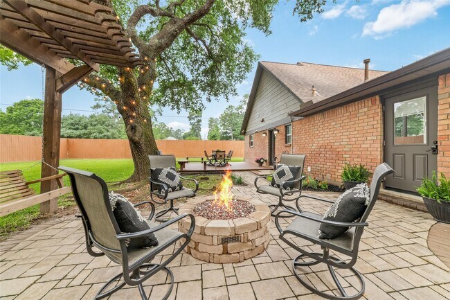 Building Photo - 13019 Lentando Dr