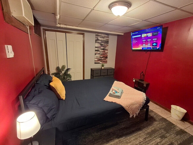 Building Photo - 37 Bancroft St