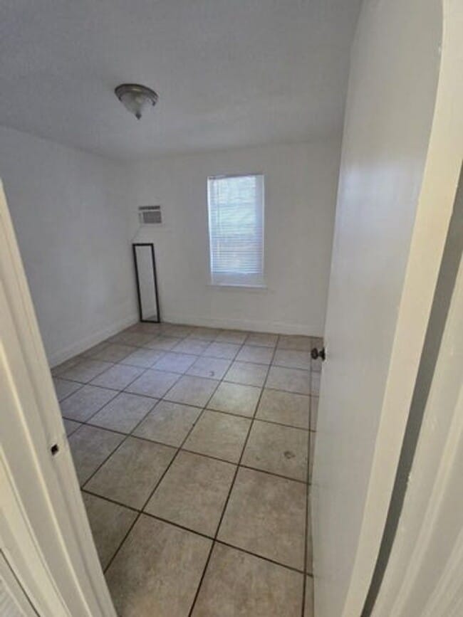 Building Photo - 5431 NW 30th Ave