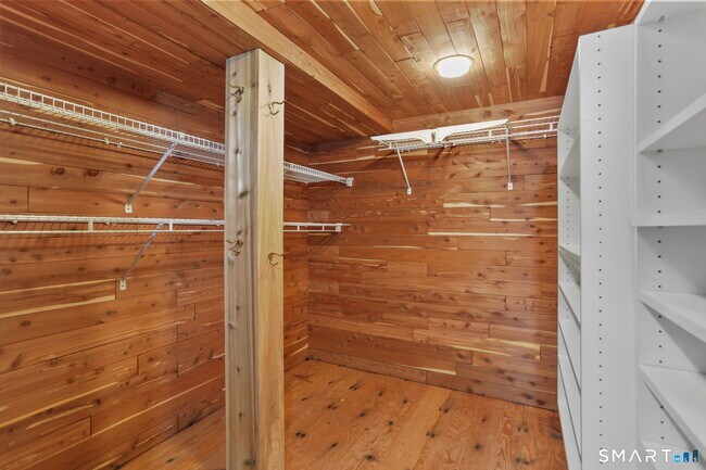 Building Photo - 815 Valley Rd