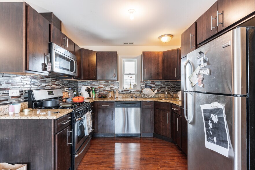Primary Photo - 3047 N Kimball Ave