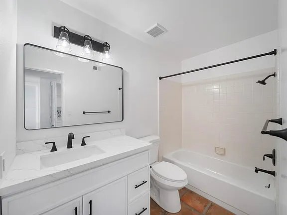 Building Photo - 20 San Sebastian Dr