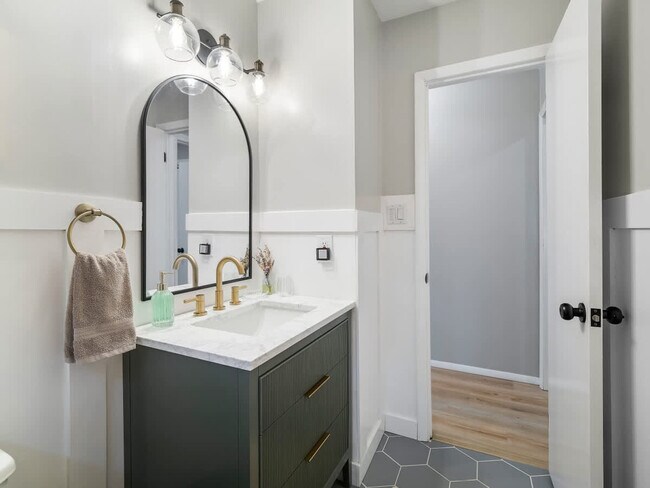 Building Photo - 291 Hunter Ave